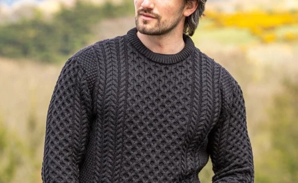 Men’s Long Sleeve Sweater – Versatile & Trendy Winter Wardrobe